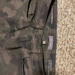 Wmns DL1961 camo skinny jeans